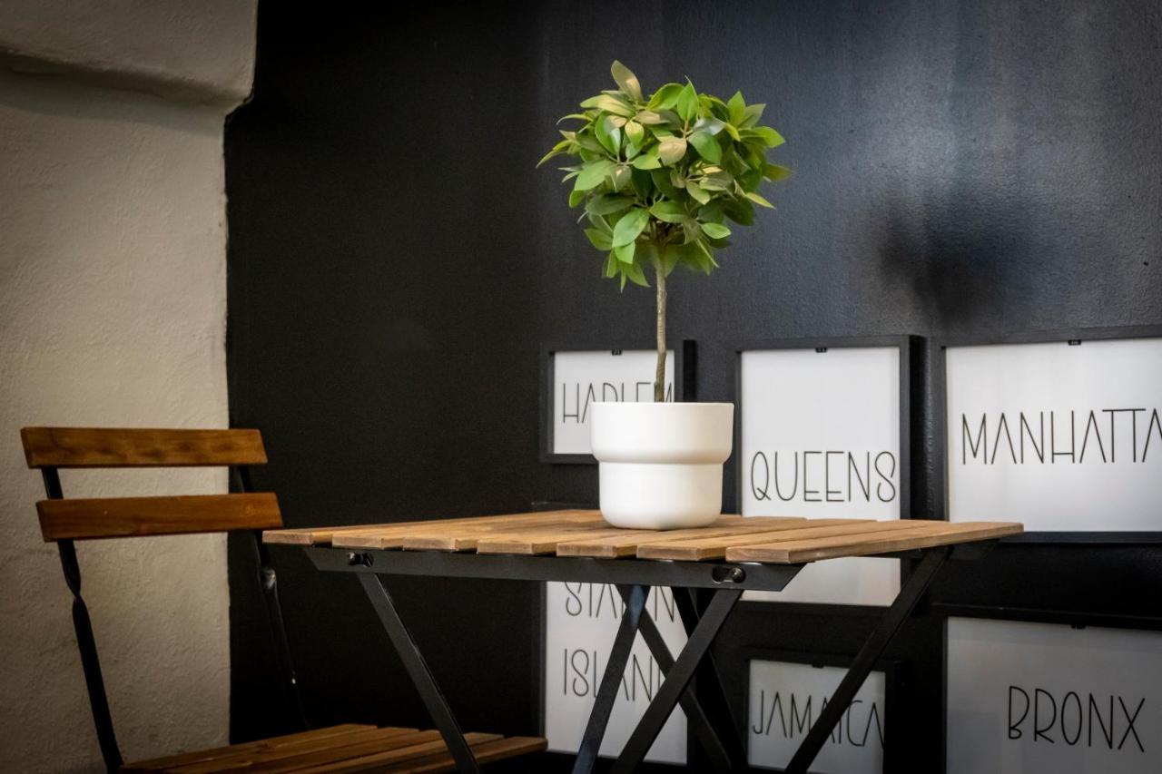 Superbe Appartement Avec Patio Nîmes Kültér fotó