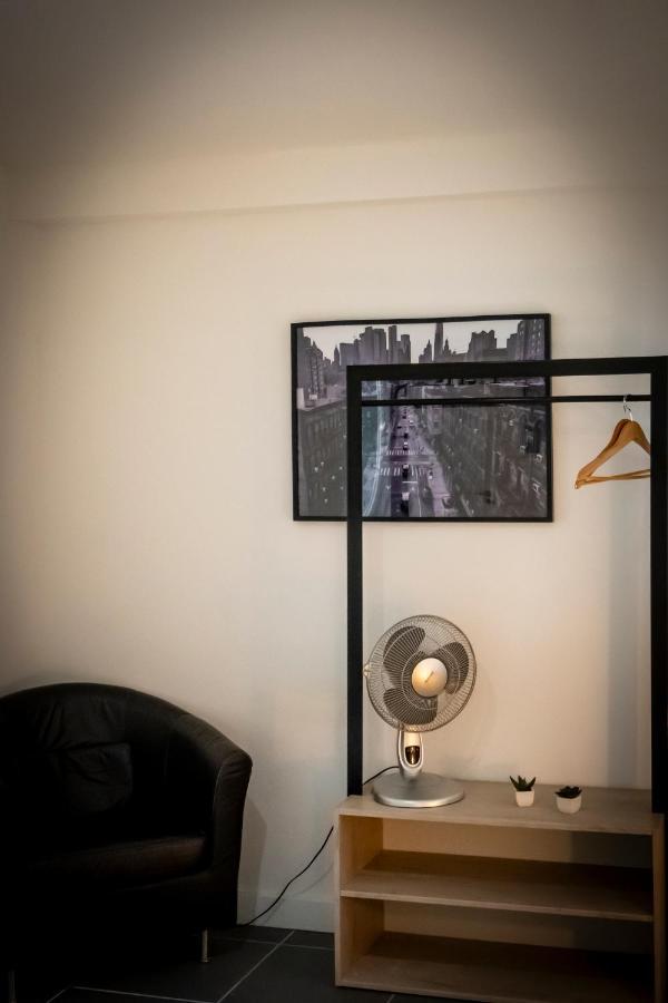 Superbe Appartement Avec Patio Nîmes Kültér fotó