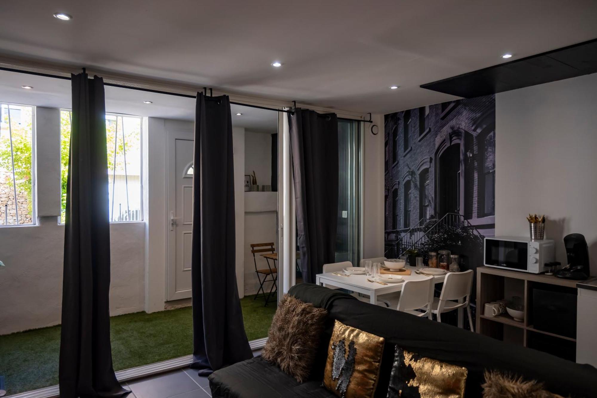 Superbe Appartement Avec Patio Nîmes Kültér fotó